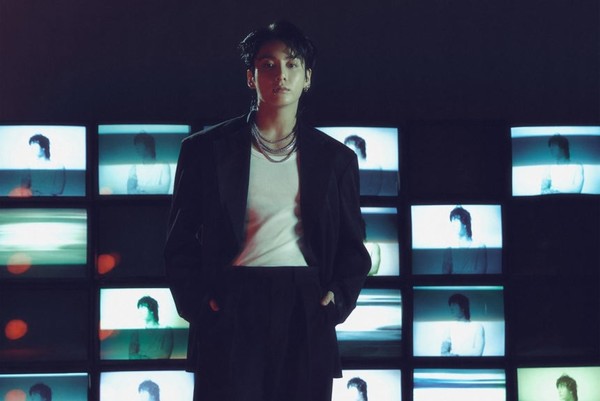 글로벌 스트리밍 플랫폼에서 BTS 정국 솔로곡 ‘스탠딩 넥스트 투 유’ 15억 재생 기록하며 디지털 음악 소비 패턴 반영