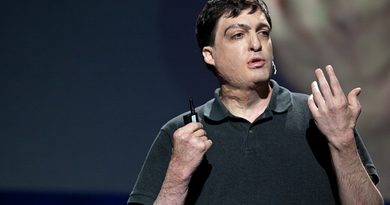 Dan Ariely speaking at TED in 2009